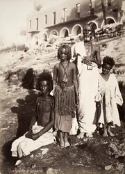 Une famille de Bicharis (tirage albuminé)
